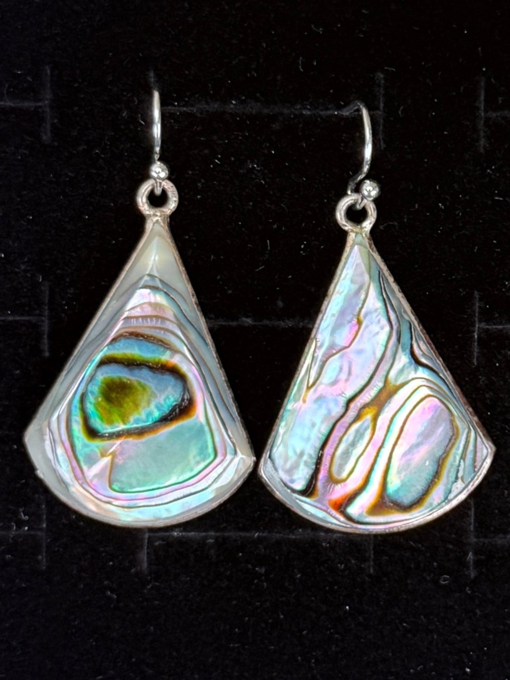 Gorgeous vintage Silvertone abalone triangle pierced earrings